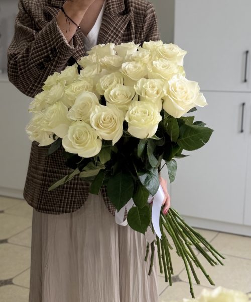 Букет из розовых роз в упаковке (Копировать)
